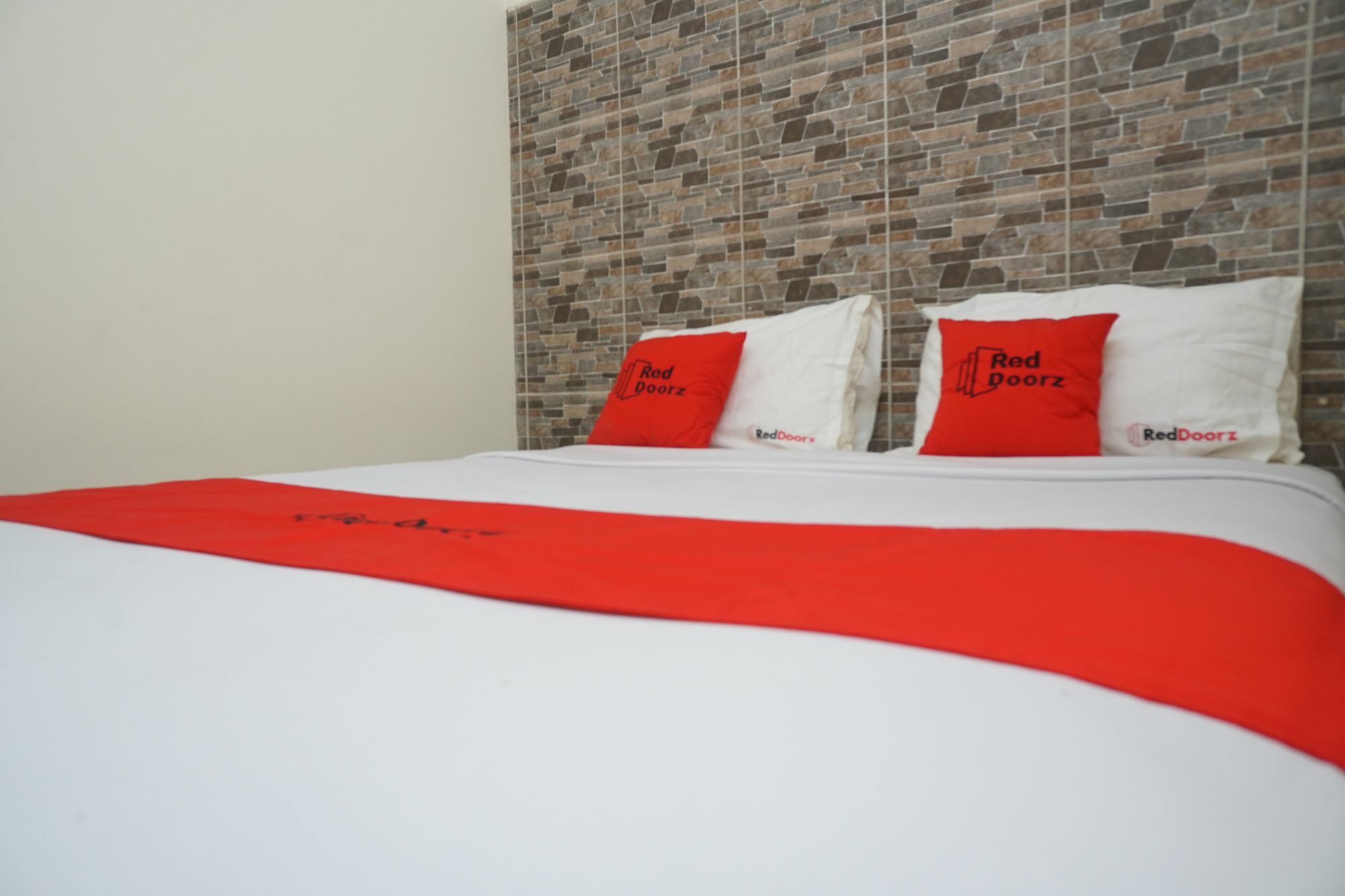 Reddoorz Plus @ Ciumbuleuit Area Bandung Esterno foto