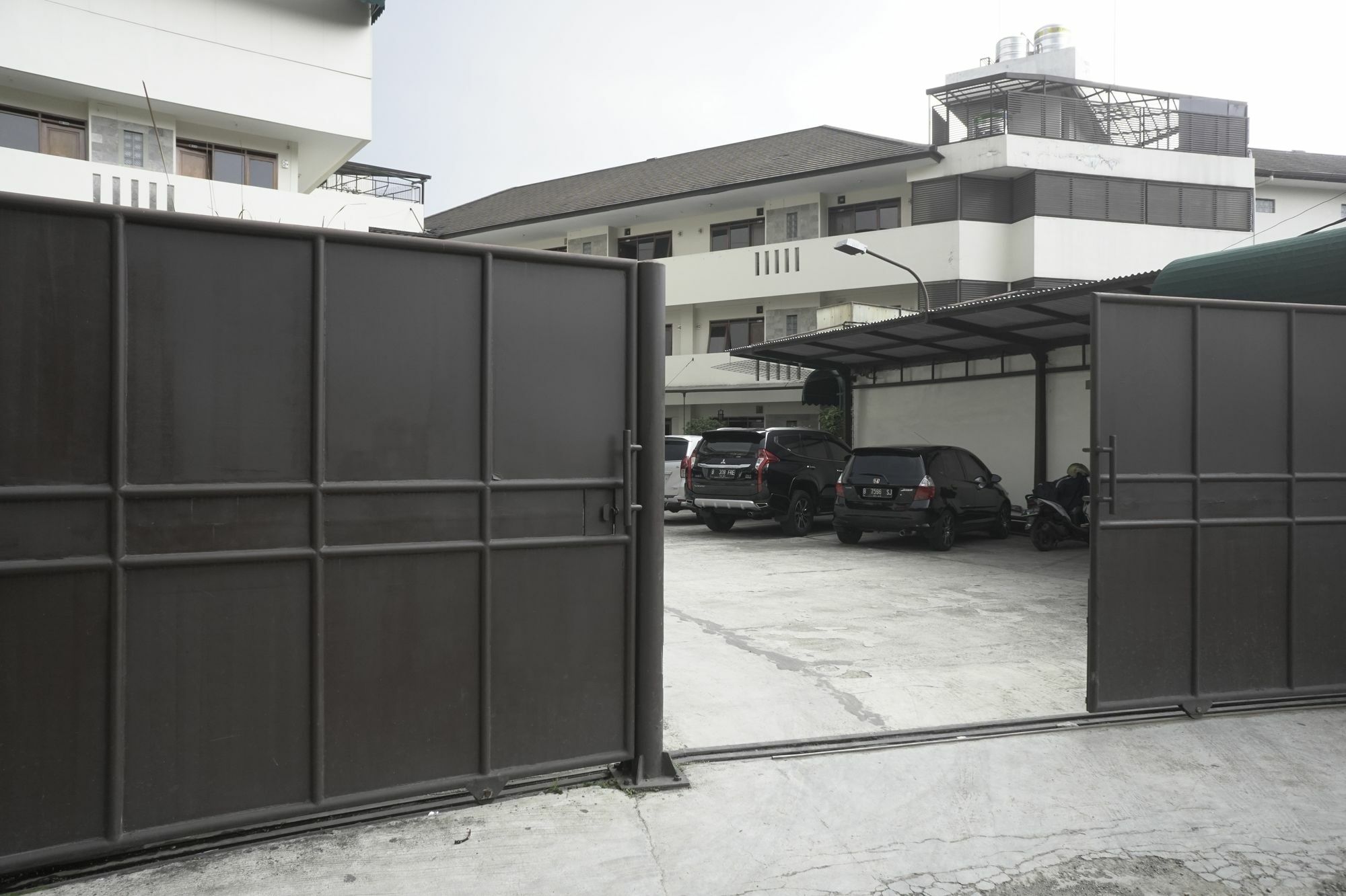 Reddoorz Plus @ Ciumbuleuit Area Bandung Esterno foto