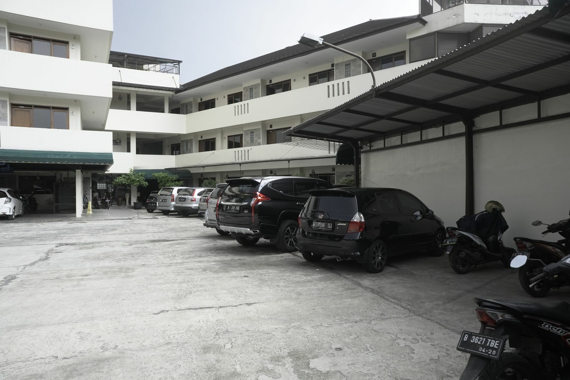 Reddoorz Plus @ Ciumbuleuit Area Bandung Esterno foto
